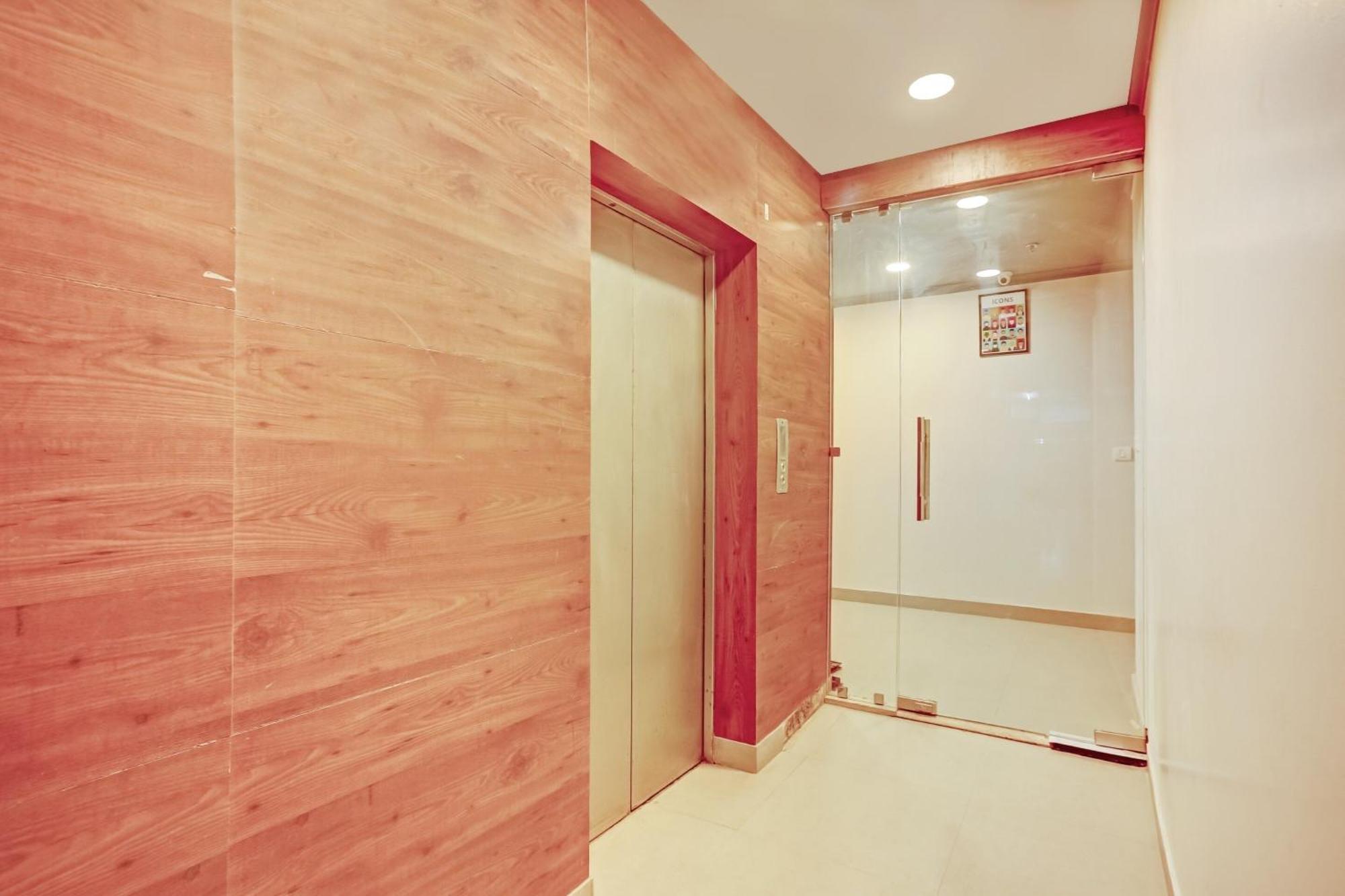 Collection O One Hotel Ghaziabad Exterior foto