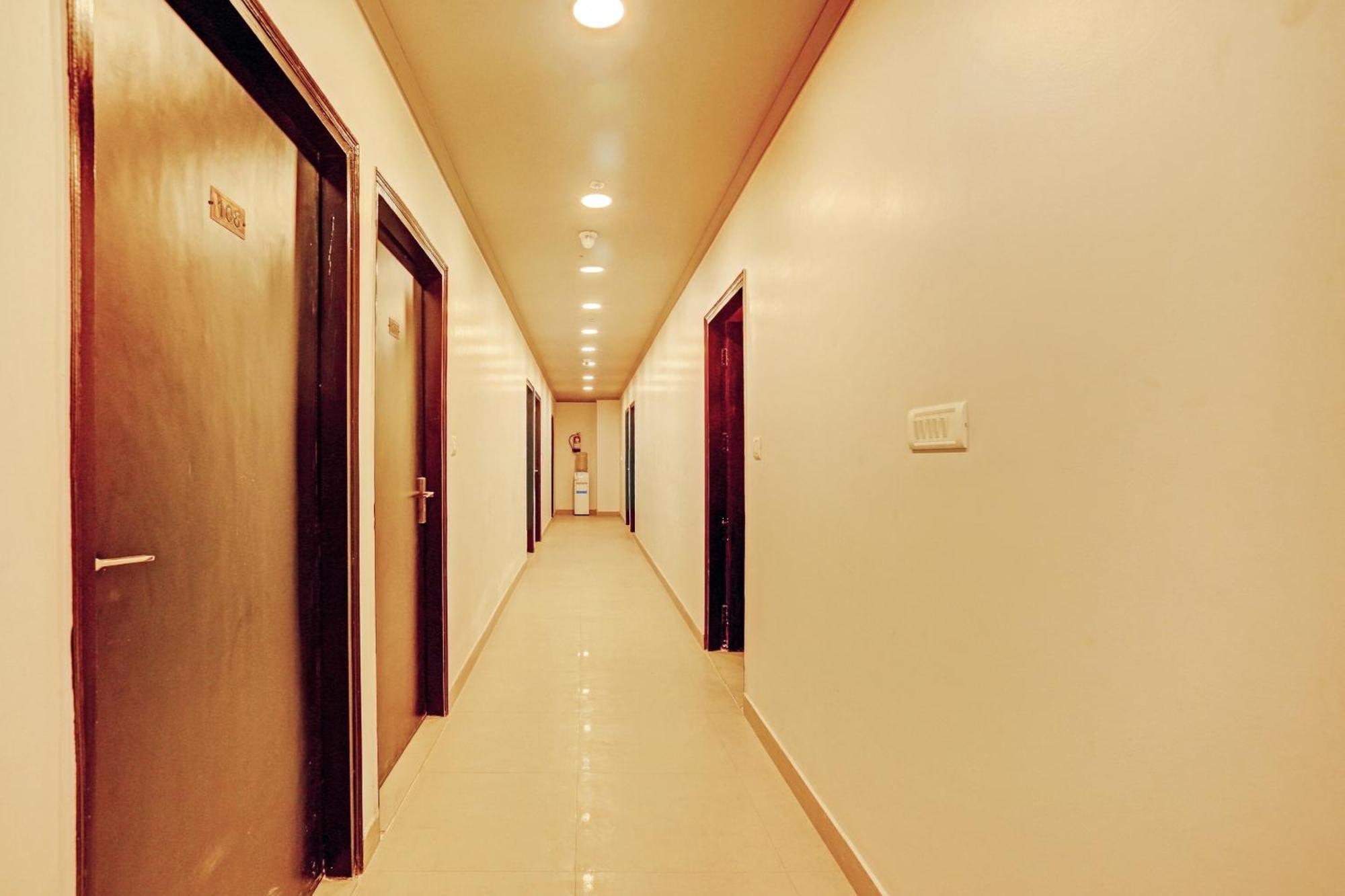 Collection O One Hotel Ghaziabad Exterior foto