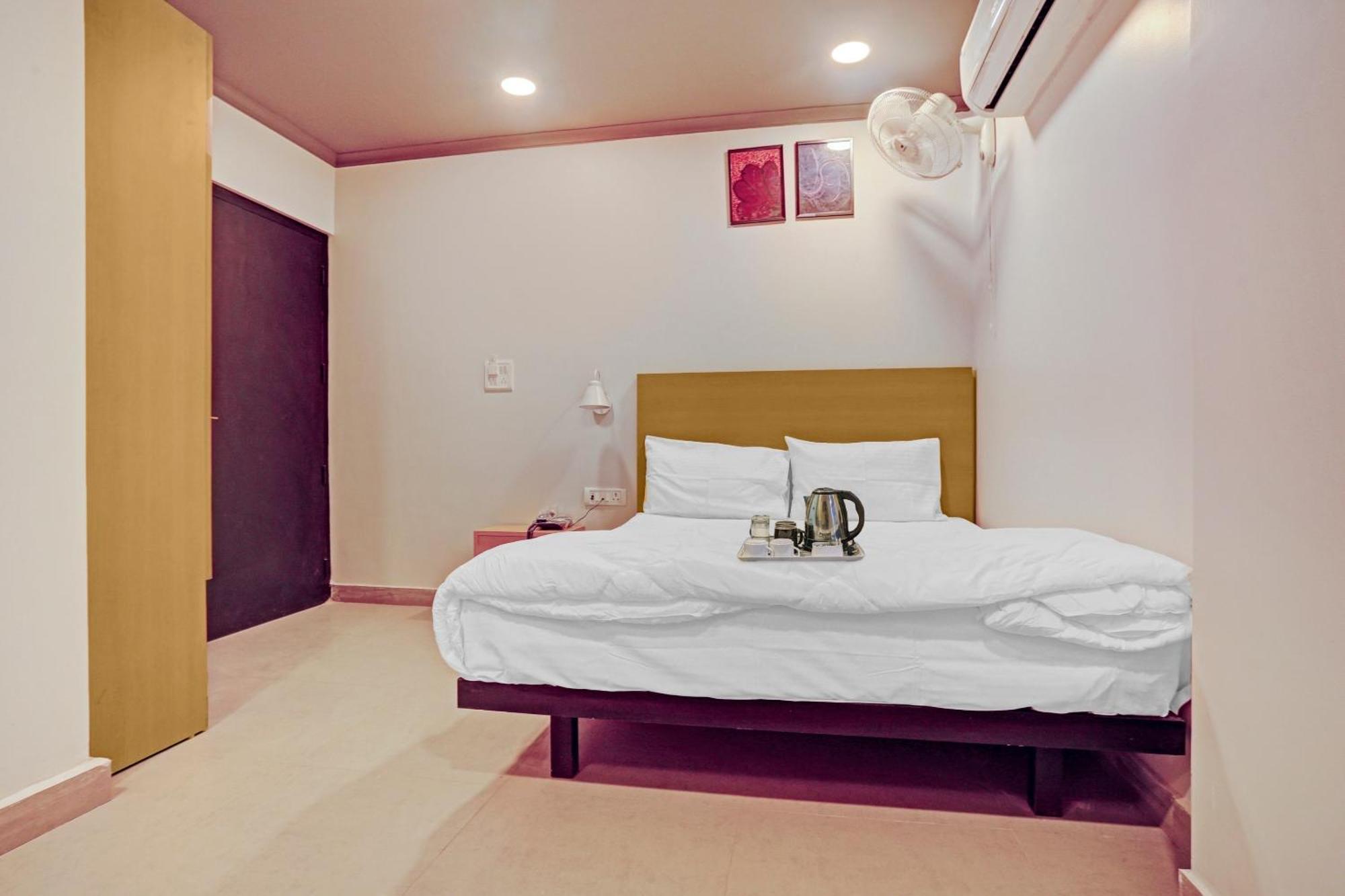 Collection O One Hotel Ghaziabad Exterior foto